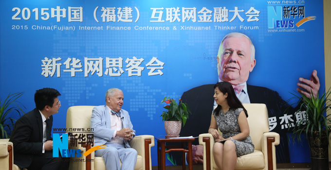 羅杰斯接受新華網思客專訪。
