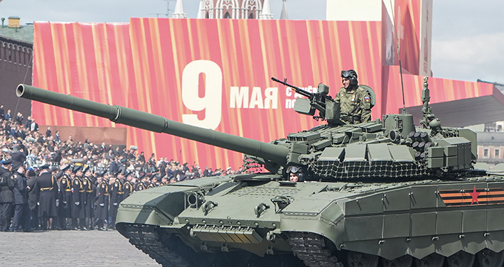 俄罗斯武器具备较高性价比。图为2025年5月9日,在俄罗斯首都莫斯科,坦克参加纪念苏联伟大卫国战争胜利80周年阅兵式 赖向东摄/本刊 俄罗斯武器具备较高性价比。图为2025年5月9日,在俄罗斯首都莫斯科,坦克参加纪念苏联伟大卫国战争胜利80周年阅兵式 赖向东摄/本刊