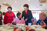 梁慧麗為居民引進的&ldquo;老年食堂&rdquo;深受歡迎