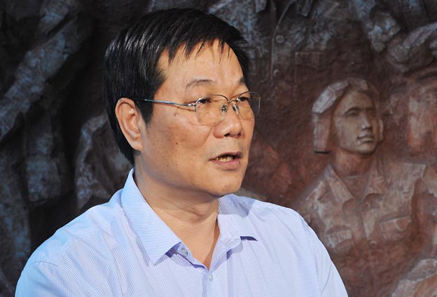 我們把黨的政治優勢和現代企業制度優勢結合起來，建立完善決策、執行、監督三個體系。