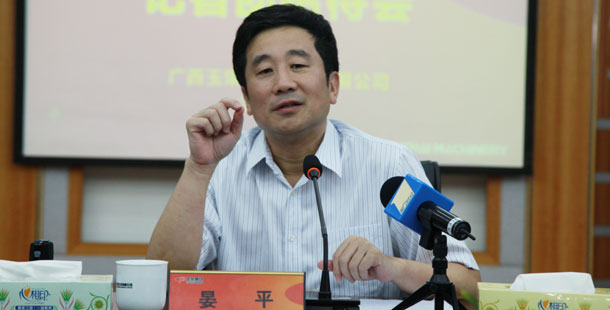 玉柴集團(tuán)公司董事局主席晏平&mdash;&mdash;大家可能不一定認(rèn)識(shí)我，但是大家一定坐過裝配玉柴發(fā)動(dòng)機(jī)的客車、公交車，因?yàn)橛癫癜l(fā)動(dòng)機(jī)裝配在全國超過60%的客車、公交車上。玉柴發(fā)動(dòng)機(jī)能夠陪伴大家上班、回家、逛街，我很自豪。我們將繼續(xù)制造更多更好的綠色產(chǎn)品，造福社會(huì)和百姓。