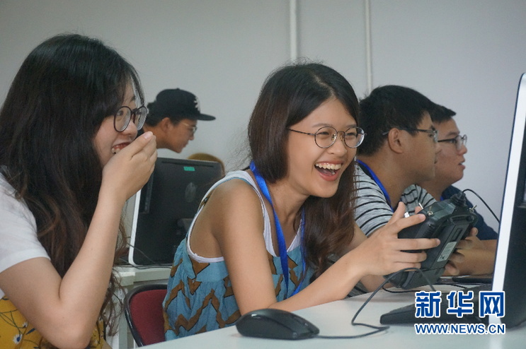 &ldquo;臺灣青年大陸互聯網＋夢想之旅&rdquo;走進新華網無人機培訓學院