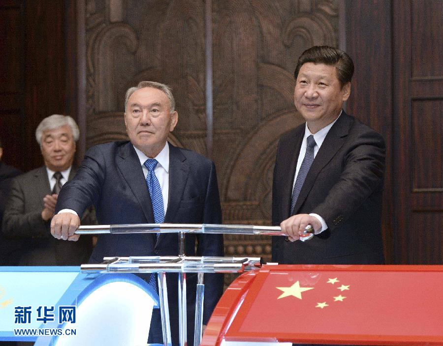 5月19日,國家主席習(xí)近平在上海同哈薩克斯坦總統(tǒng)納扎爾巴耶夫舉行會談。這是會談后,兩國元首共同出席中哈連云港物流場站項目遠(yuǎn)程投產(chǎn)儀式。新華社記者 馬占成 攝 5月19日,國家主席習(xí)近平在上海同哈薩克斯坦總統(tǒng)納扎爾巴耶夫舉行會談。這是會談后,兩國元首共同出席中哈連云港物流場站項目遠(yuǎn)程投產(chǎn)儀式。新華社記者 馬占成 攝