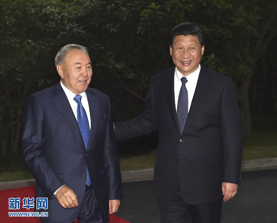 5月19日,中國國家主席習(xí)近平在上海同哈薩克斯坦總統(tǒng)納扎爾巴耶夫舉行會談。這是會談前,習(xí)近平在上海西郊會議中心廣場為納扎爾巴耶夫舉行歡迎儀式。新華社記者 馬占成 攝 5月19日,中國國家主席習(xí)近平在上海同哈薩克斯坦總統(tǒng)納扎爾巴耶夫舉行會談。這是會談前,習(xí)近平在上海西郊會議中心廣場為納扎爾巴耶夫舉行歡迎儀式。新華社記者 馬占成 攝