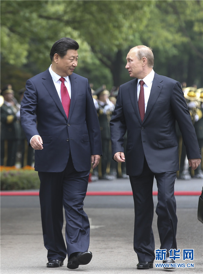 這是會談前，習近平在上海西郊會議中心廣場為普京舉行歡迎儀式。 新華社記者 蘭紅光 攝