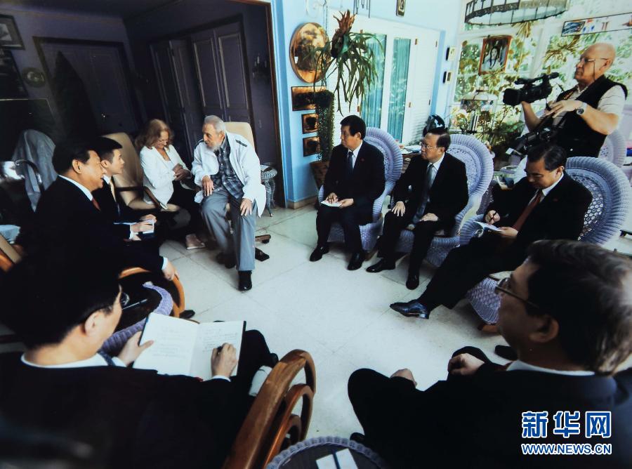 當地時間7月22日，國家主席習近平在哈瓦那親切探望古巴革命領袖菲德爾&middot;卡斯特羅。 新華社發