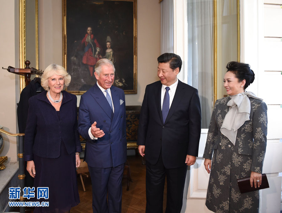 10月20日,國家主席習(xí)近平和夫人彭麗媛在倫敦會見英國查爾斯王儲夫婦。 新華社記者 謝環(huán)馳 攝 10月20日,國家主席習(xí)近平和夫人彭麗媛在倫敦會見英國查爾斯王儲夫婦。 新華社記者 謝環(huán)馳 攝