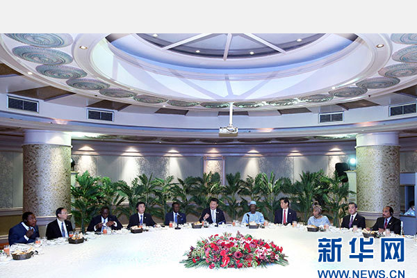 12月5日,國家主席習(xí)近平在約翰內(nèi)斯堡再次集體會(huì)見17位非洲國家領(lǐng)導(dǎo)人。 新華社記者 姚大偉 攝 12月5日,國家主席習(xí)近平在約翰內(nèi)斯堡再次集體會(huì)見17位非洲國家領(lǐng)導(dǎo)人。 新華社記者 姚大偉 攝