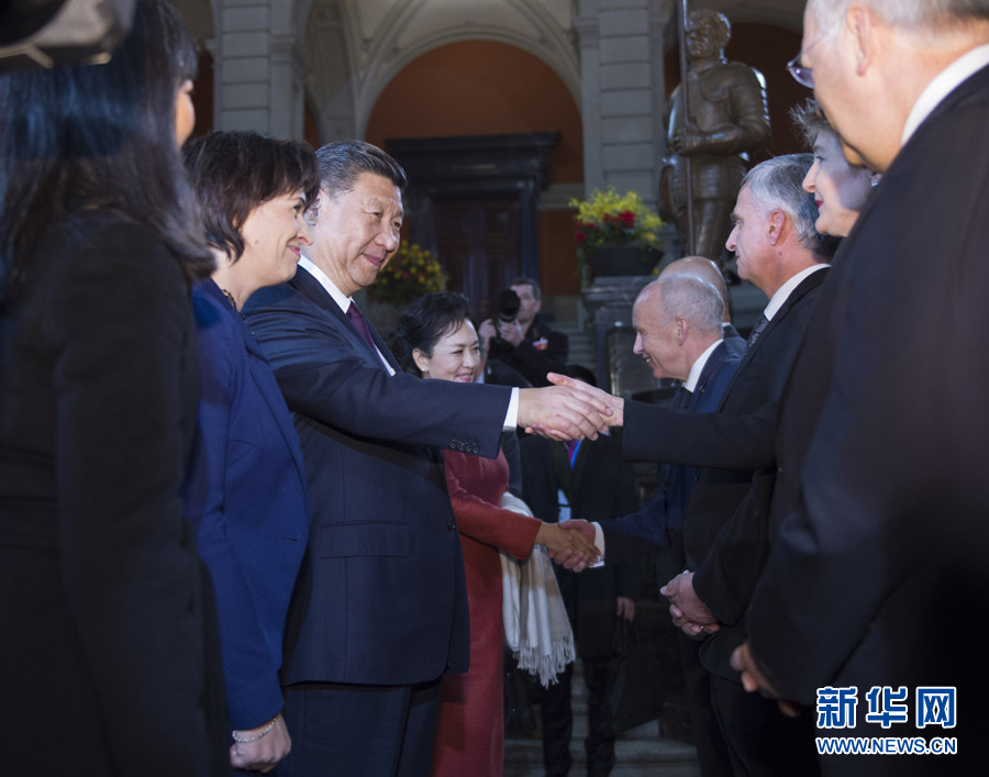 1月15日，國家主席習近平在伯爾尼出席瑞士聯邦委員會全體委員集體舉行的迎接儀式并致辭。 新華社記者 謝環馳 攝