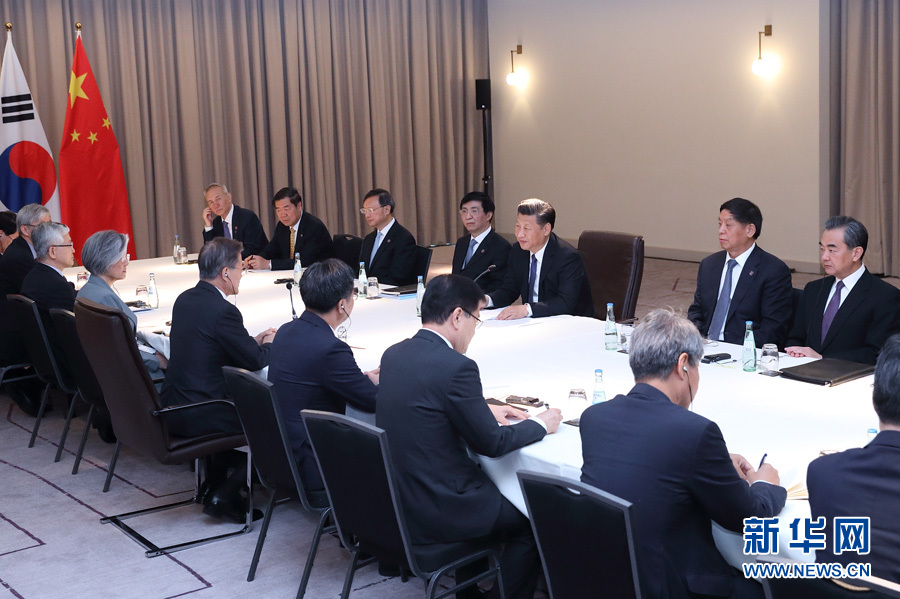 7月6日，國家主席習近平在柏林會見韓國總統文在寅。 新華社記者 王曄攝
