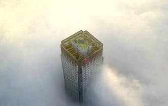 江蘇揚州現平流霧 城市建筑如入&ldquo;云端&rdquo;