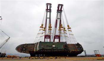 韓國&ldquo;世越&rdquo;號沉船船體順利扶正